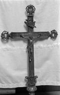 Croix de procession, chapelle Saint-Fiacre, église paroissiale, la Fleuriais (Ercé-en-Lamée)