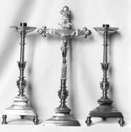 Croix d'autel, chandelier (3), église paroissiale Saint-Conogan (Lanvénégen)