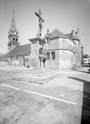 Calvaire, place de la mairie (Guiscriff)
