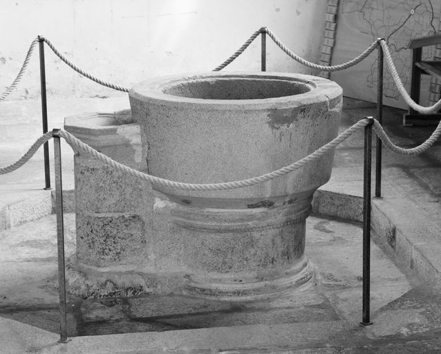 Fonts baptismaux, église Saint-Pierre-Saint-Paul (Guégon)