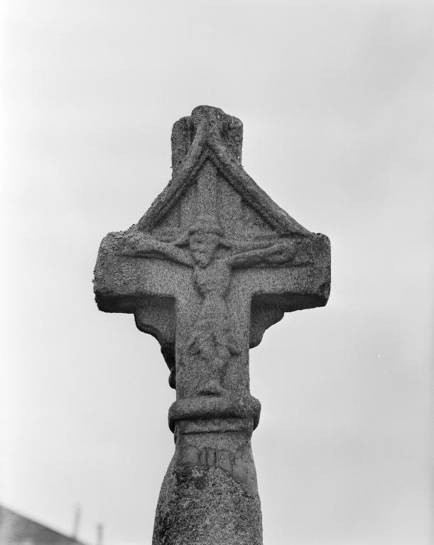 Croix monumentale, Kerozer (Saint-Avé)