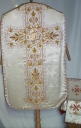 Ornement blanc 2 : chasuble, voile de calice, bourse de corporal