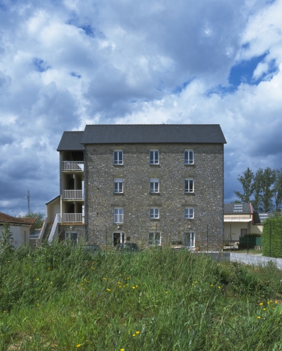 Minoterie, actuellement immeuble à logements, rue de Rennes (Saint-Aubin-du-Cormier)