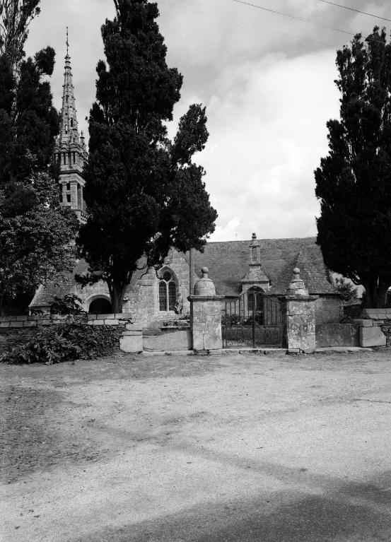 Eglise paroissiale Saint-Méen, place de la mairie (Ploéven)