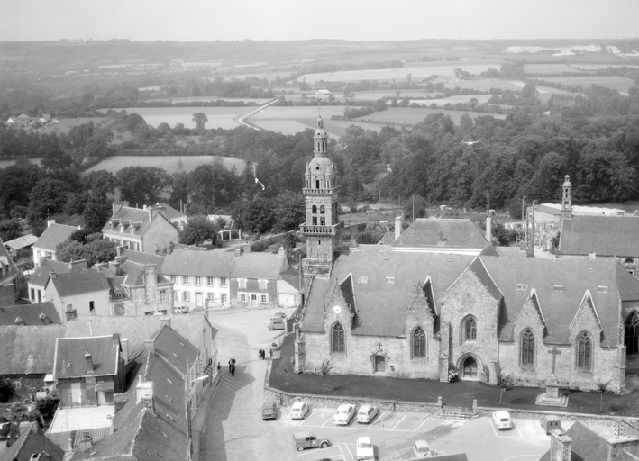 Eglise Saint-Pierre-Saint-Paul, Chapelle Notre-Dame-des-Victoires et ossuaire, place de l'église (Gourin)