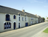 Alignement de maisons, 8-10 place du Bourg (Le Verger)