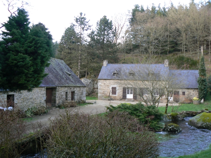 Moulin à farine dit milin Goz, actuellement maison (Trémargat)