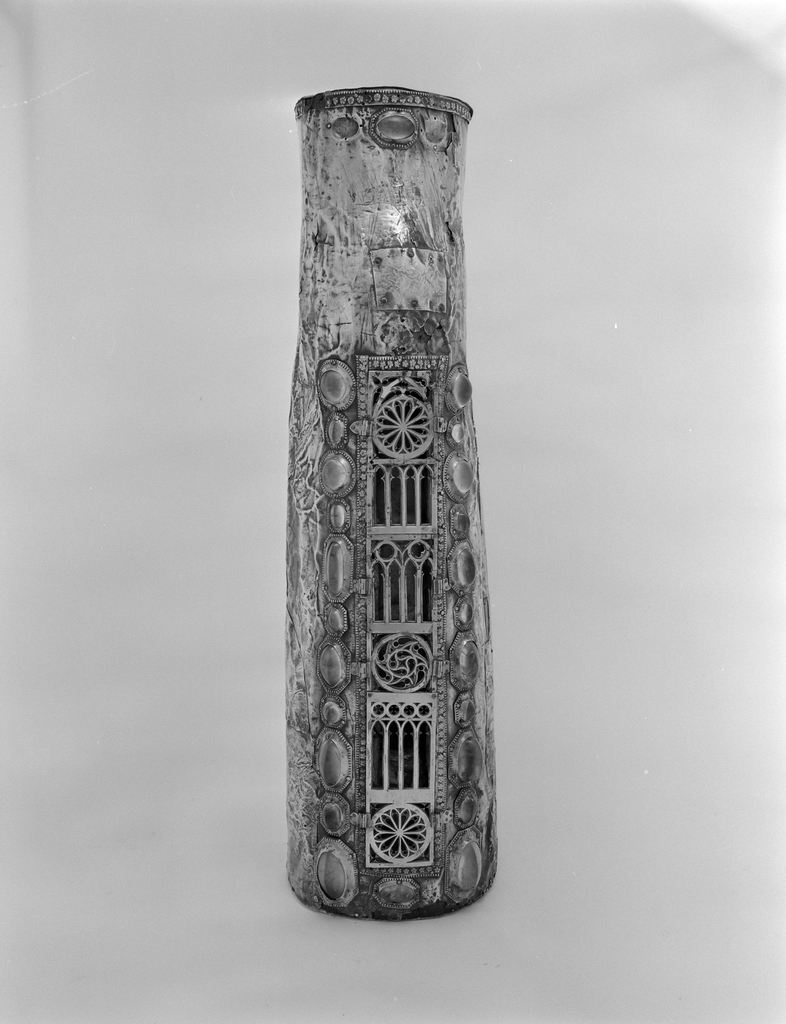 Reliquaire morphologique (cuisse reliquaire), de saint Gildas, abbaye de bénédictins Saint-Gildas, de bénédictins de la congrégation de Saint-Maur, de soeurs de la charité de Saint-Louis (Saint-Gildas-de-Rhuys)