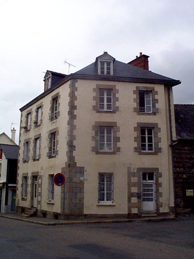 Immeuble, 1 rue du Presbytère ; 2 rue de Guer (Maure-de-Bretagne fusionnée en Val d'Anast en 2017)