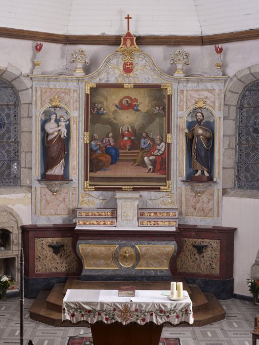 Ensemble du maître-autel : autel, tabernacle, 2 gradins d'autel, retable, 3 degrés d'autel, église Saint-Nicodème (Quily fusionnée en Val d'Oust en 2016)