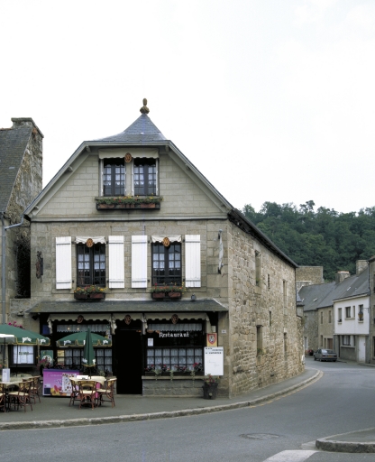 Hôtel de l'Ecu, 25 place du Martray (Jugon-les-Lacs fusionnée en Jugon-les-Lacs - Commune nouvelle en 2016)