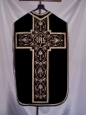 Ornement noir 4 : chasuble, bourse de corporal, étole, manipule, voile de calice