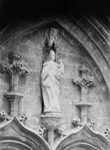 Statue de Vierge à l'Enfant, église paroissiale Notre-Dame de l'Assomption (Cléden-Poher)