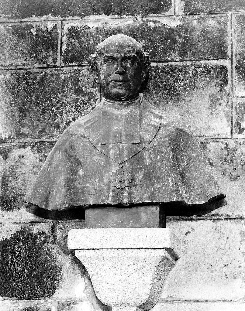 Buste : du chanoine Floch, chapelle Notre-Dame-du-Kreisker (Saint-Pol-de-Léon)
