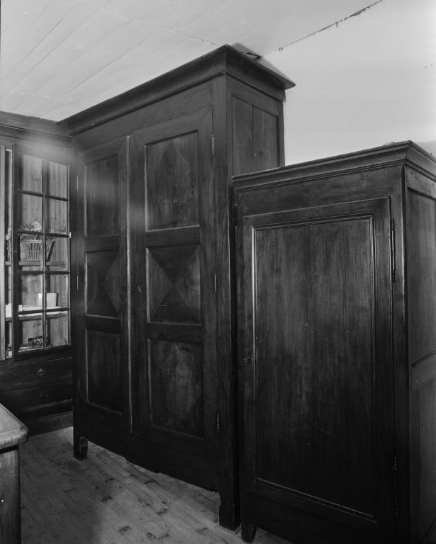 Armoire (2), église paroissiale sainte-Brigitte, sainte-Anne (Noyalo fusionnée en Theix-Noyalo en 2016)