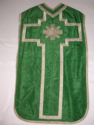 Ornement vert 1 : chasuble, bourse de corporal, étole, voile de calice