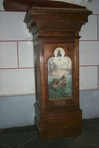 Socle tronc d'offrande ex-voto : La Vierge apparaît à des marins en danger