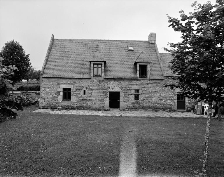 Ferme, Kervorin ; Kervoren (Theix fusionnée en Theix-Noyalo en 2016)