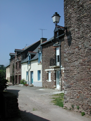 Maisons, ruelle du Vieux Bourg (Monterfil)