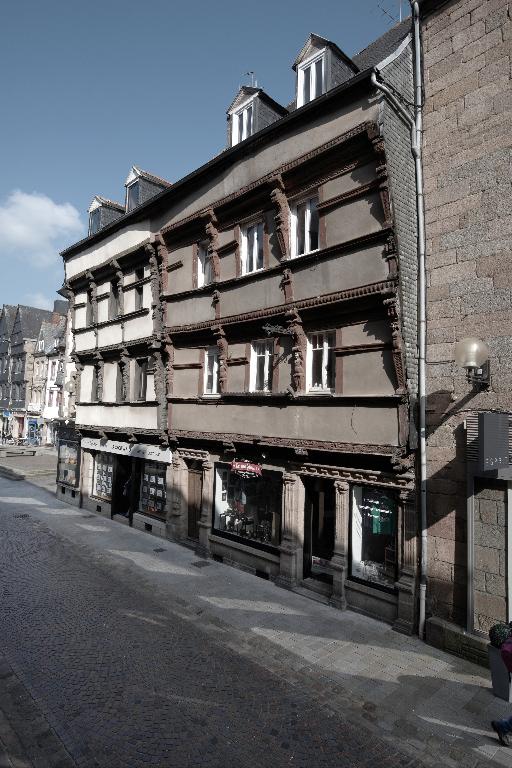 Immeuble à boutique à pans de bois, 1-3 rue Geoffroy-de-Pont-Blanc, place du Général-Leclerc (Lannion)