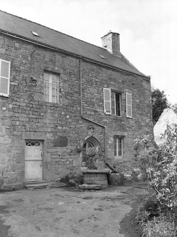 Presbytère (Saint-Caradec-Trégomel)