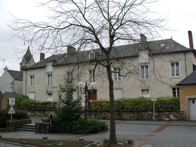 Presbytère et école, 6 place du Vieux Marché (Betton)