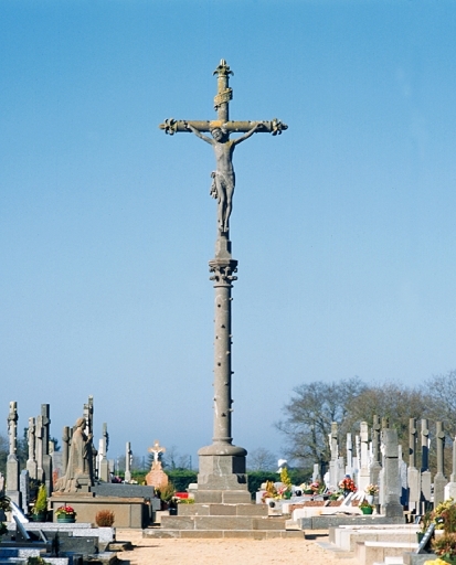 Croix de cimetière, rue de Quimperlé (Clohars-Carnoët)