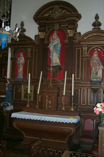 Ensemble de l'autel secondaire sud : autel, 2 gradins, tabernacle, retable, degré