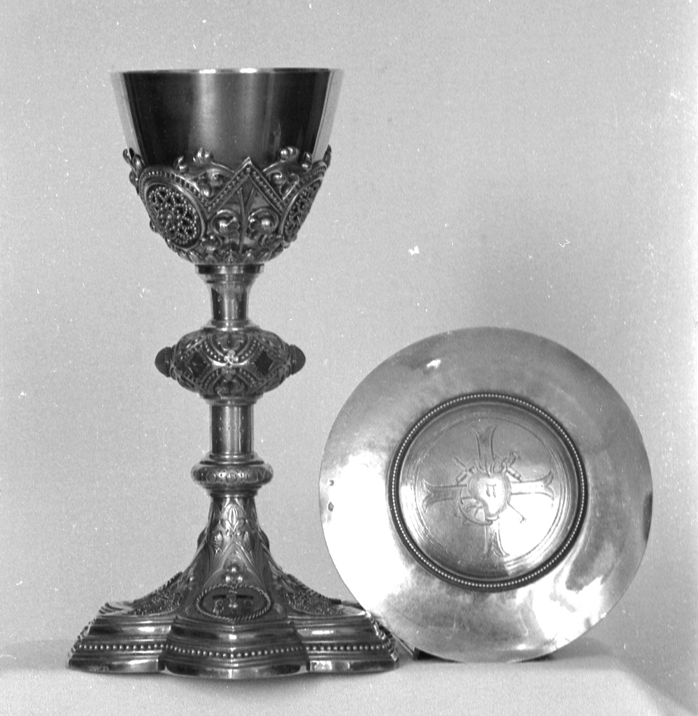 Calice, patène (3), style néo-gothique, église paroissiale Sainte-Madeleine (Dinéault)