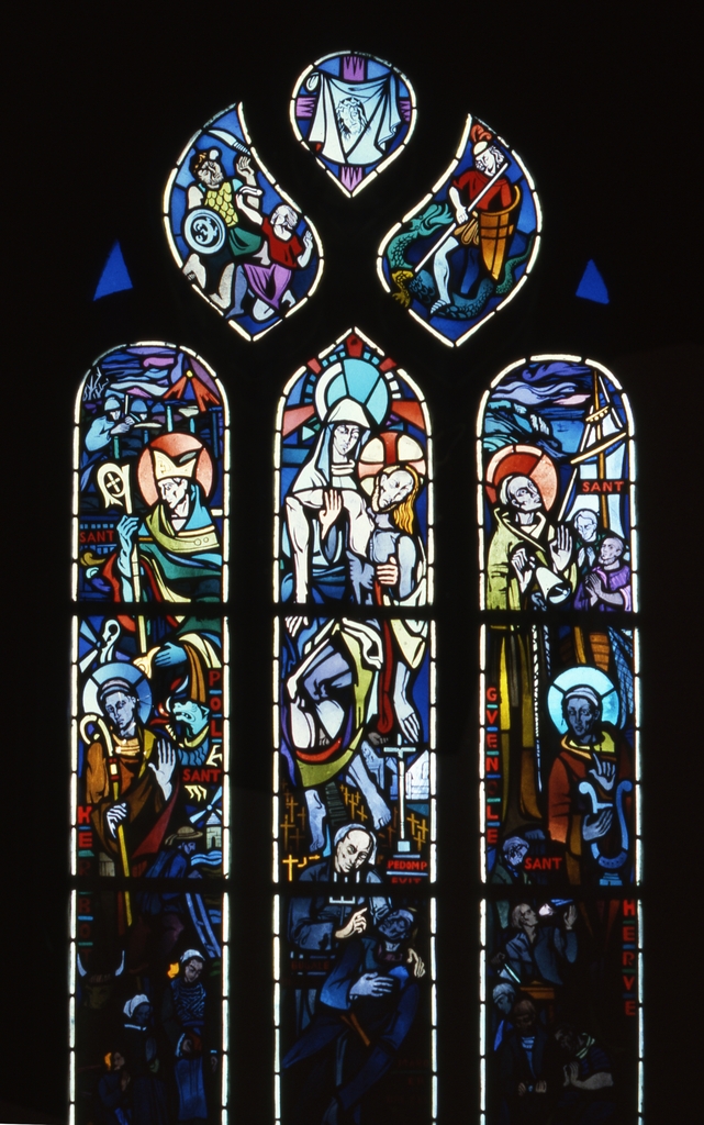 Verrière (2, verrière figurée, baies 3, 4), église paroissiale Saint-Budoc ou Notre-Dame de la Clarté (Beuzec-Cap-Sizun)