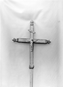 Croix de procession, chapelle Sainte-Hélène et Sainte-Ursule (Plouray)