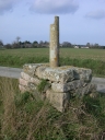 Croix de chemin (vestiges), chemin d'exploitation n° 6, Joly (Plurien)