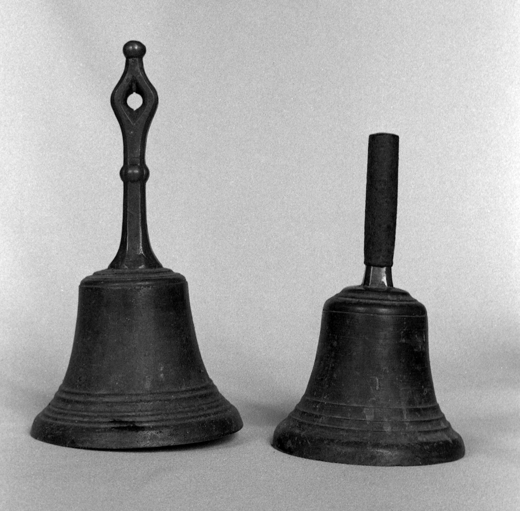 Cloche (2), cloche des morts, église paroissiale Notre-Dame (Kernascléden)