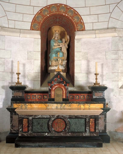 Ensemble de l'autel de la Vierge : autel, degré d'autel, 2 gradins d'autel, tabernacle