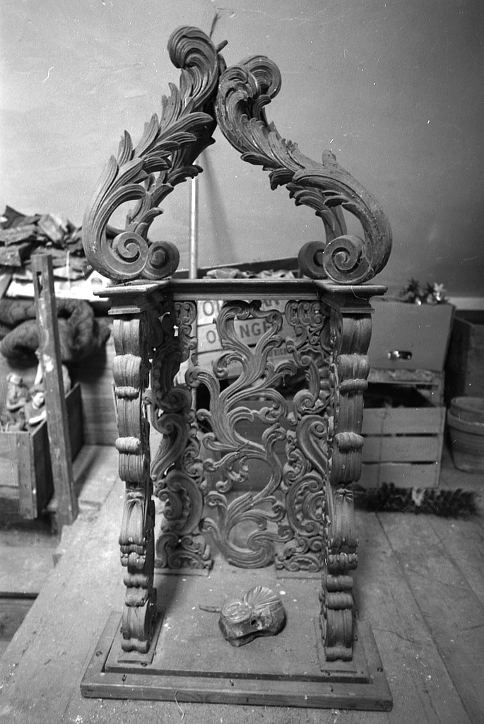 Exposition (baldaquin), église paroissiale Notre-Dame (Locmaria-Grand-Champ)