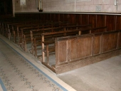 Ensemble de 31 bancs de fidèles