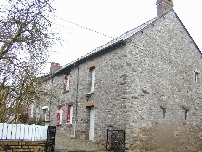 Alignement de maisons, Sérigné (Liffré)