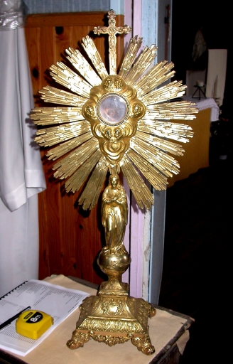 Ostensoir, place Ernest Lemoine (Bieuzy fusionnée en Pluméliau-Bieuzy en 2019)