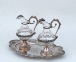 Paire de burettes et leur plateau