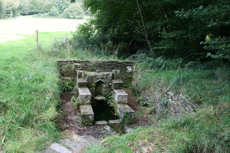 Fontaine de dévotion, Chapelle de la Croix (Loqueffret)