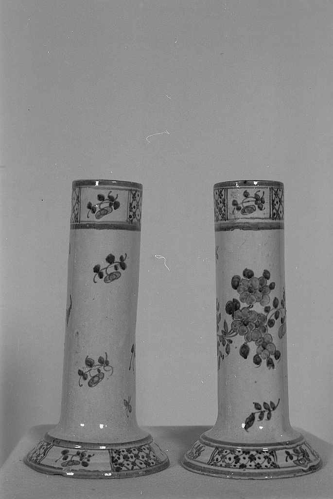 Vase d'autel (2, paire), église paroissiale Saint-Pierre-es-Liens (Plescop)