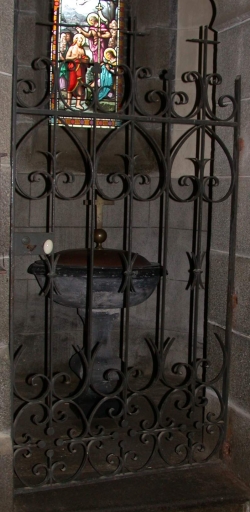 Clôture des fonts baptismaux