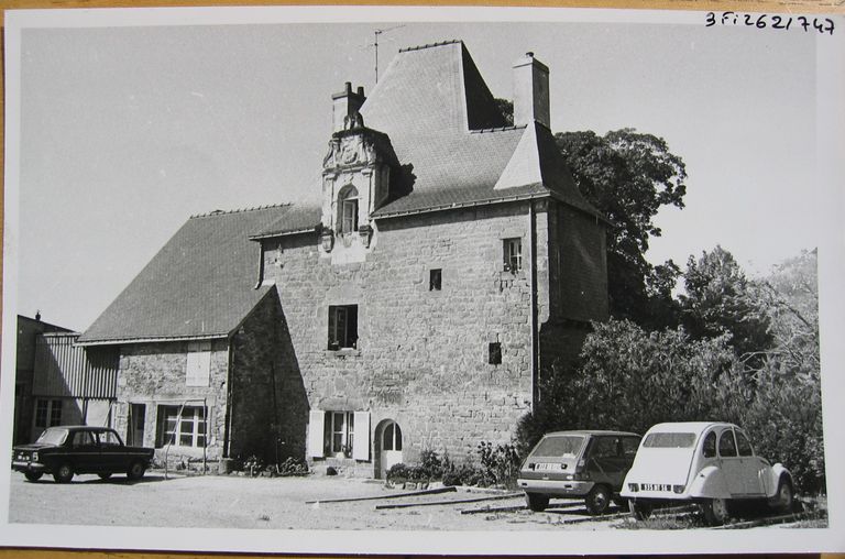 Couvent des ursulines, puis collège et lycée Saint-François-Xavier, 3 rue Thiers ; rue du Drézen ; rue de l' Unité (Vannes)
