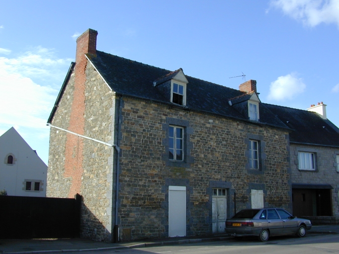 Maison, 17-19 avenue du Général de Gaulle (Combourg)