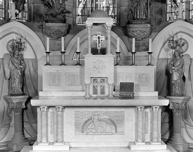 Maître-autel et retable, église paroissiale Saint-Pérec (Lopérec)