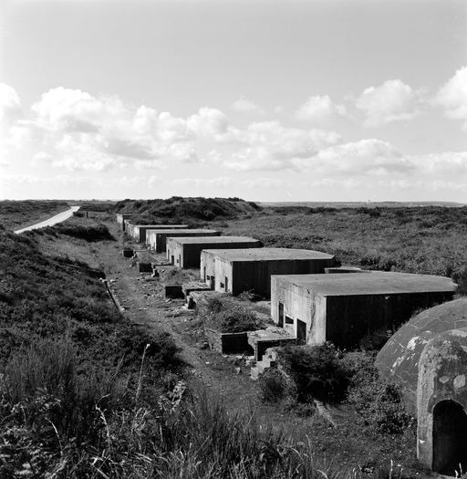 Batterie de mortiers (4 mortiers M. de 30 cm. modèle 1883 sur affûts M modèle 1883 à pivot antérieur puis modèle 1883-T-1893 sur affûts M modèle 1883 à pivot antérieur modifiés), Pointe des Capucins (Roscanvel)