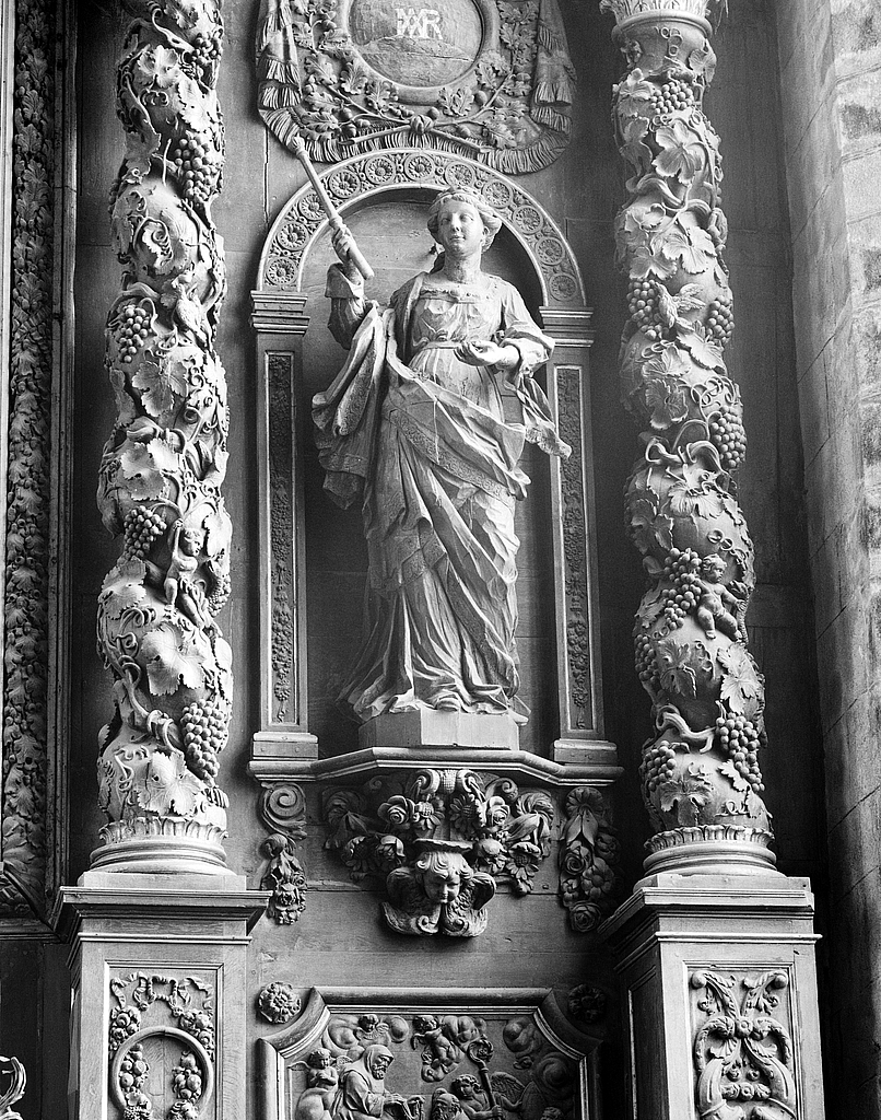 Statue (d'applique, grandeur nature) : sainte Marguerite de Hongrie, chapelle Notre-Dame-du-Kreisker (Saint-Pol-de-Léon)