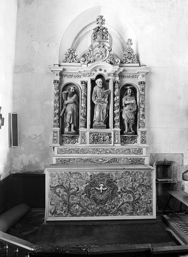 Autel, retable, gradins d'autel (2), devant d' autel (autel secondaire, autel tombeau, retable architecturé) : de saint Pierre, église paroissiale Notre-Dame-de-Croas-Batz (Roscoff)