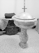 Fonts baptismaux, église Saint-Pierre, Saint-Paul (Loyat)