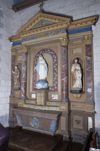 Autel, retable, tabernacle, gradins d'autel et degrés d'autel